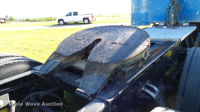 image for item DA6182 1984 Peterbilt 359 semi truck