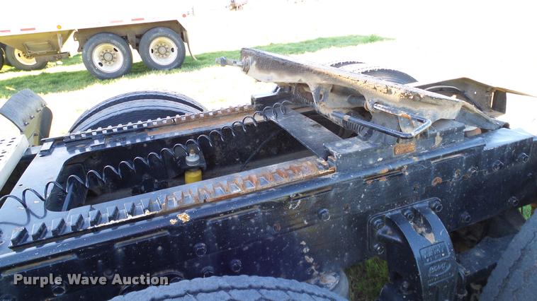 image for item DA6182 1984 Peterbilt 359 semi truck