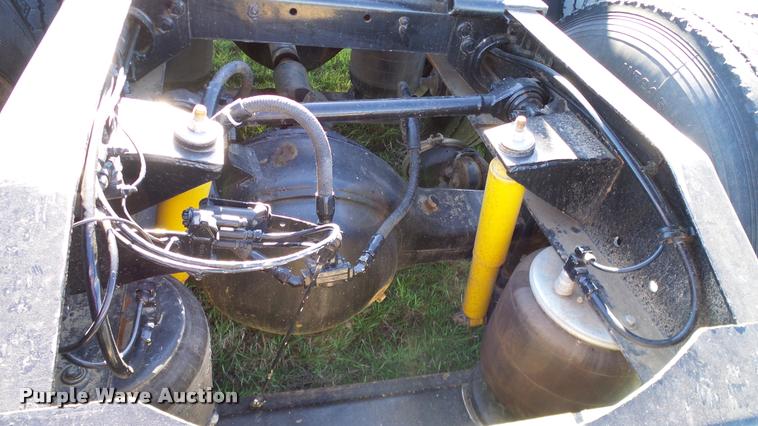 image for item DA6182 1984 Peterbilt 359 semi truck