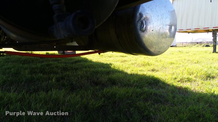 image for item DA6182 1984 Peterbilt 359 semi truck