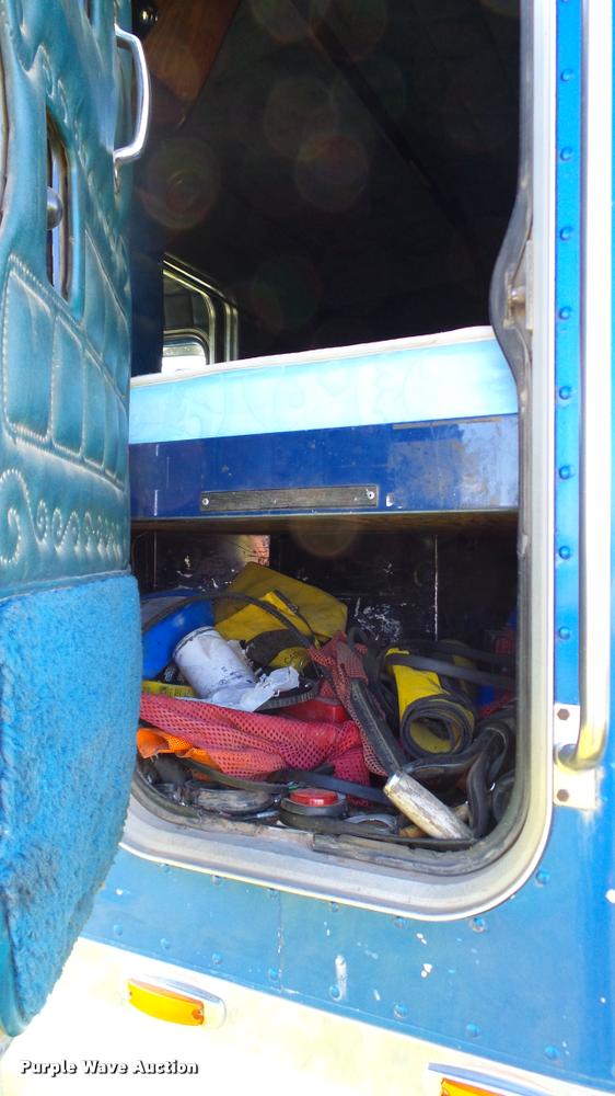 image for item DA6182 1984 Peterbilt 359 semi truck