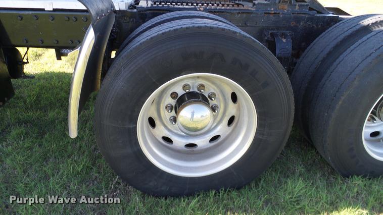 image for item DA6182 1984 Peterbilt 359 semi truck