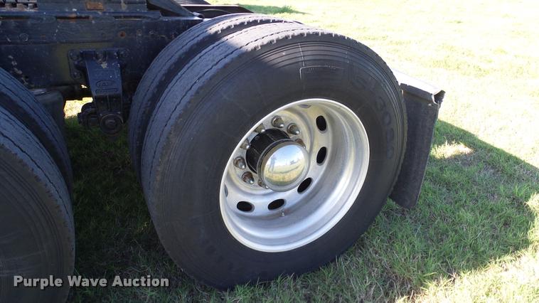 image for item DA6182 1984 Peterbilt 359 semi truck