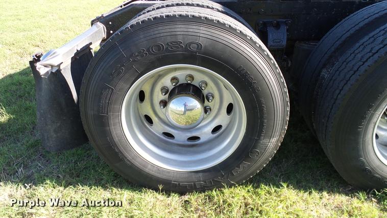 image for item DA6182 1984 Peterbilt 359 semi truck