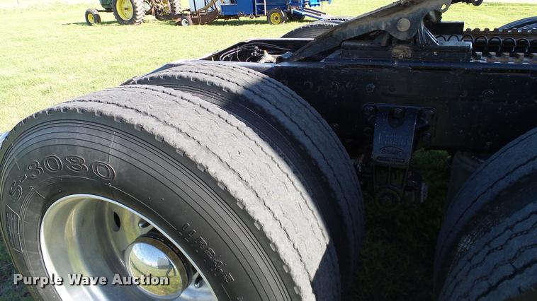 image for item DA6182 1984 Peterbilt 359 semi truck