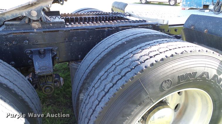 image for item DA6182 1984 Peterbilt 359 semi truck