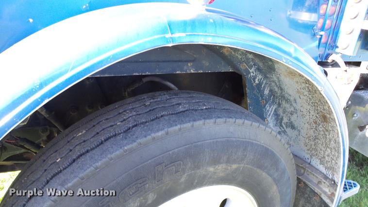 image for item DA6182 1984 Peterbilt 359 semi truck