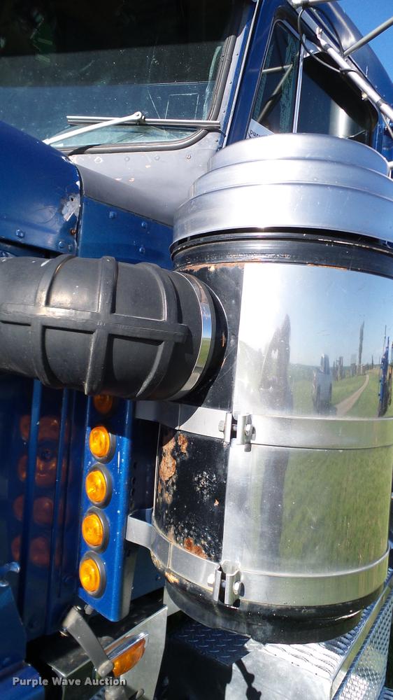 image for item DA6182 1984 Peterbilt 359 semi truck