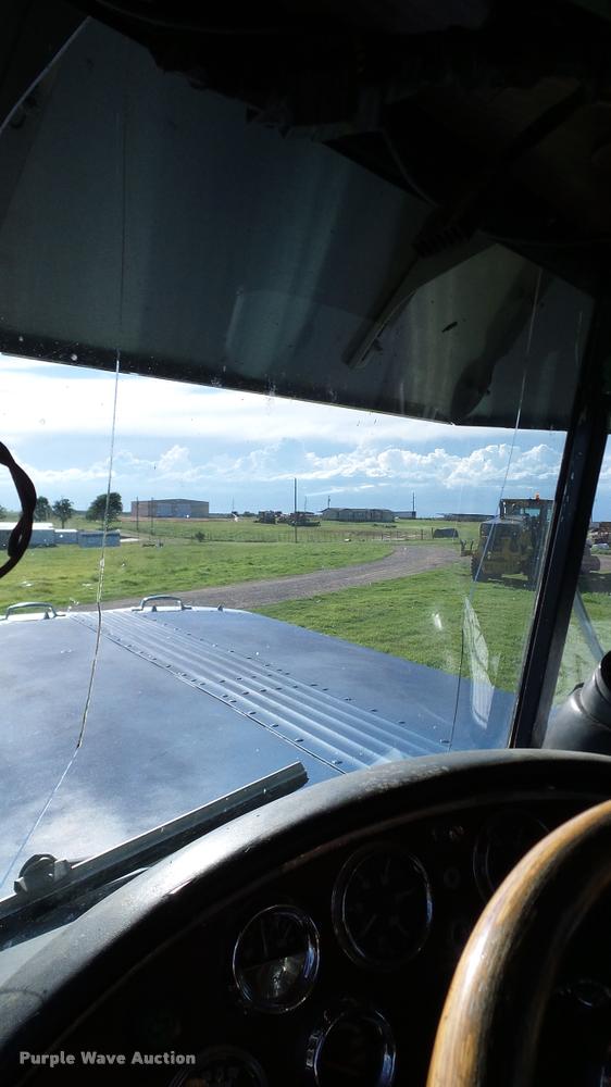 image for item DA6182 1984 Peterbilt 359 semi truck