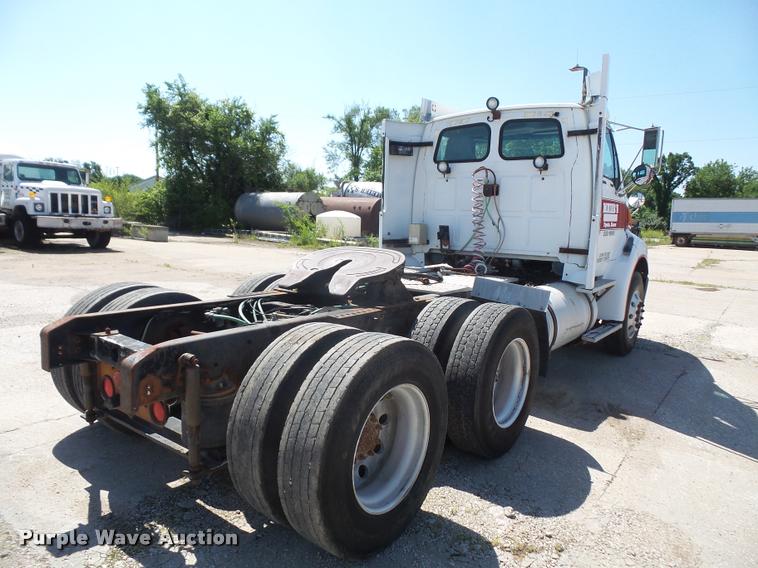 image for item DA6342 1998 Ford AT9513 Aeromax 113 semi truck