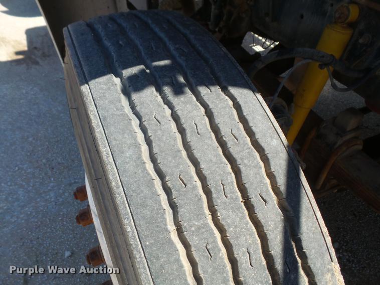 image for item DA6342 1998 Ford AT9513 Aeromax 113 semi truck