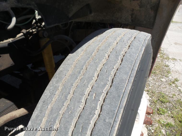 image for item DA6342 1998 Ford AT9513 Aeromax 113 semi truck