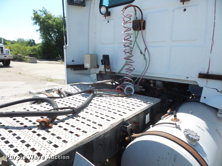 image for item DA6342 1998 Ford AT9513 Aeromax 113 semi truck