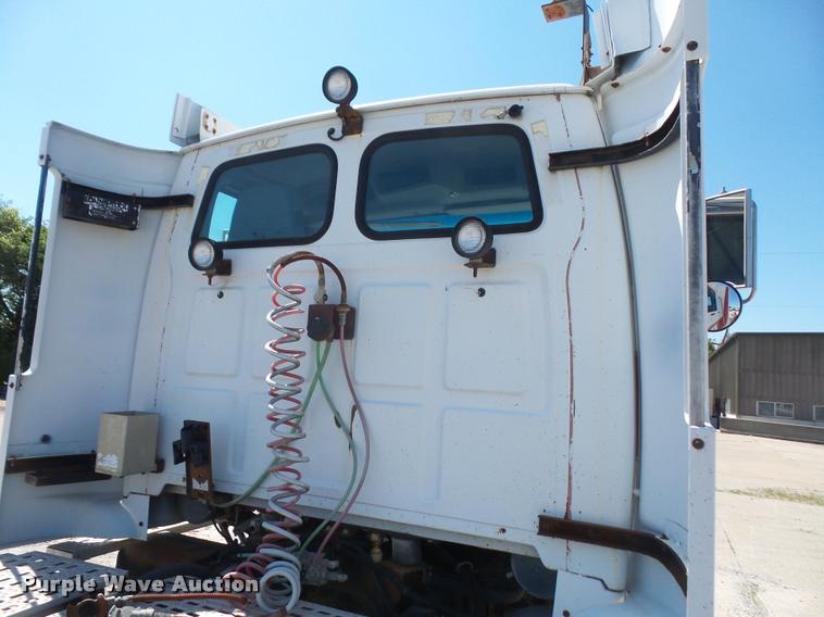 image for item DA6342 1998 Ford AT9513 Aeromax 113 semi truck