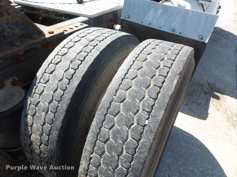 image for item DA6342 1998 Ford AT9513 Aeromax 113 semi truck