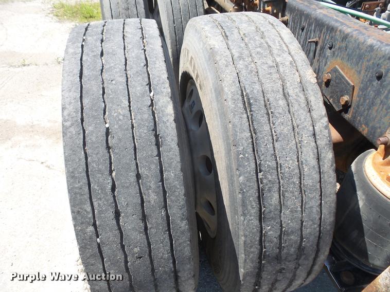 image for item DA6342 1998 Ford AT9513 Aeromax 113 semi truck