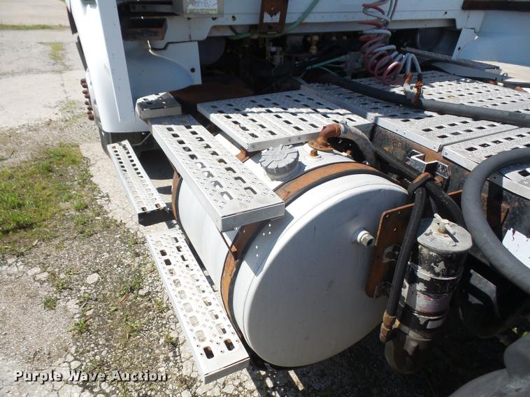 image for item DA6342 1998 Ford AT9513 Aeromax 113 semi truck