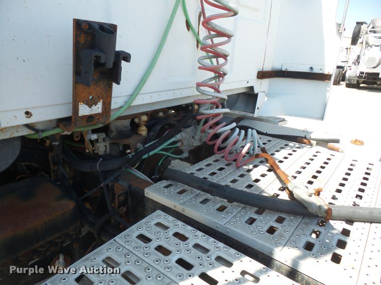 image for item DA6342 1998 Ford AT9513 Aeromax 113 semi truck