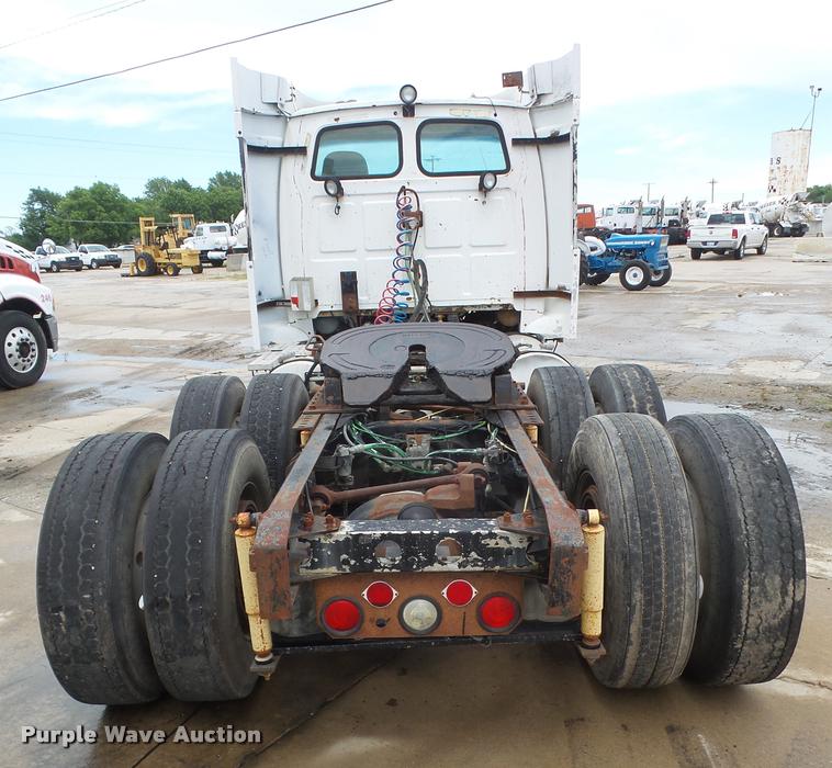 image for item DA6343 1998 Ford AT9513 Aeromax 113 semi truck