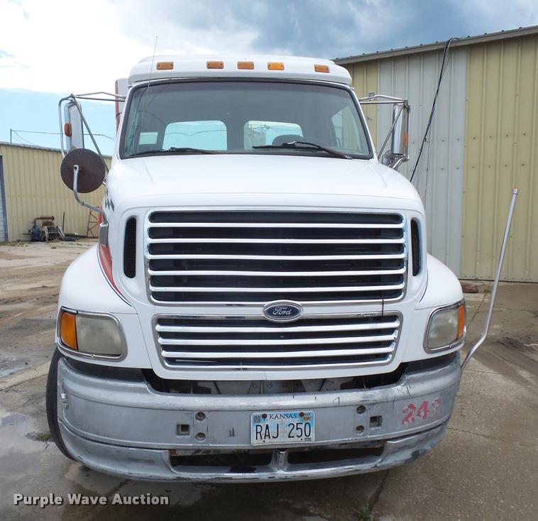 image for item DA6343 1998 Ford AT9513 Aeromax 113 semi truck