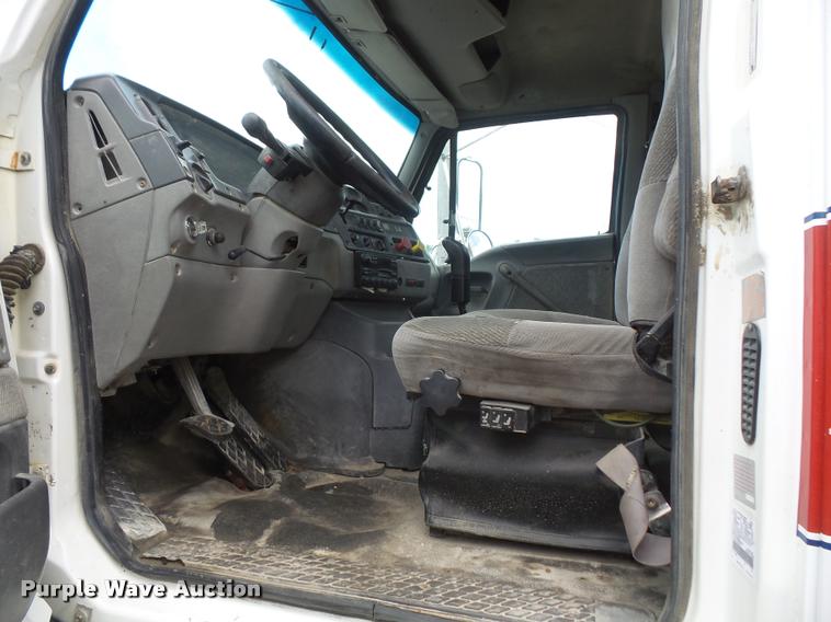 image for item DA6343 1998 Ford AT9513 Aeromax 113 semi truck