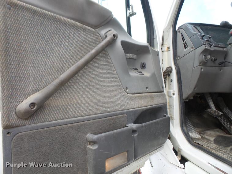 image for item DA6343 1998 Ford AT9513 Aeromax 113 semi truck