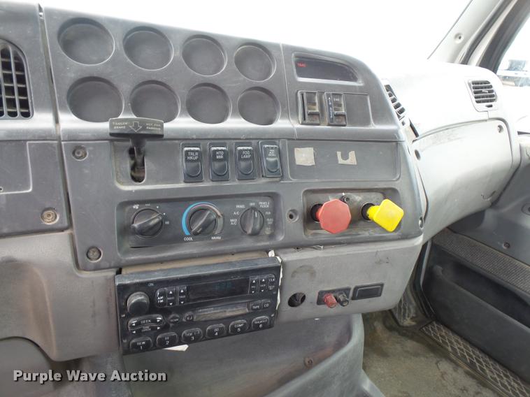 image for item DA6343 1998 Ford AT9513 Aeromax 113 semi truck