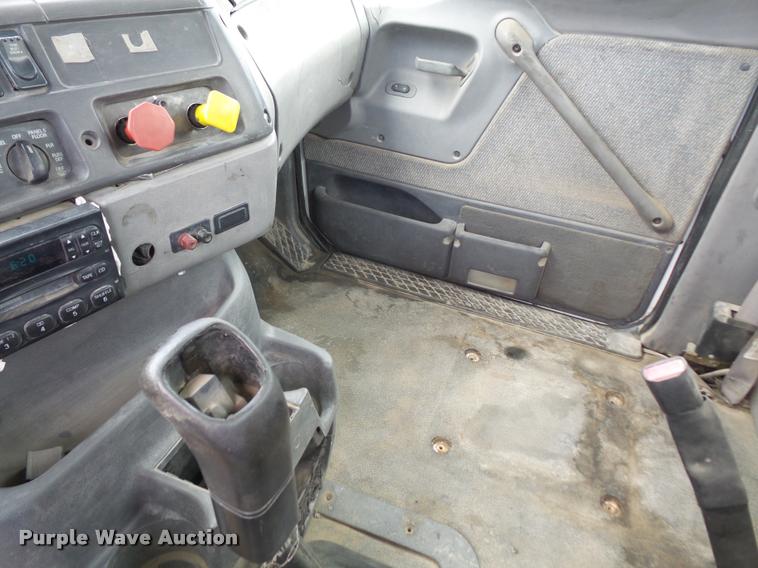 image for item DA6343 1998 Ford AT9513 Aeromax 113 semi truck