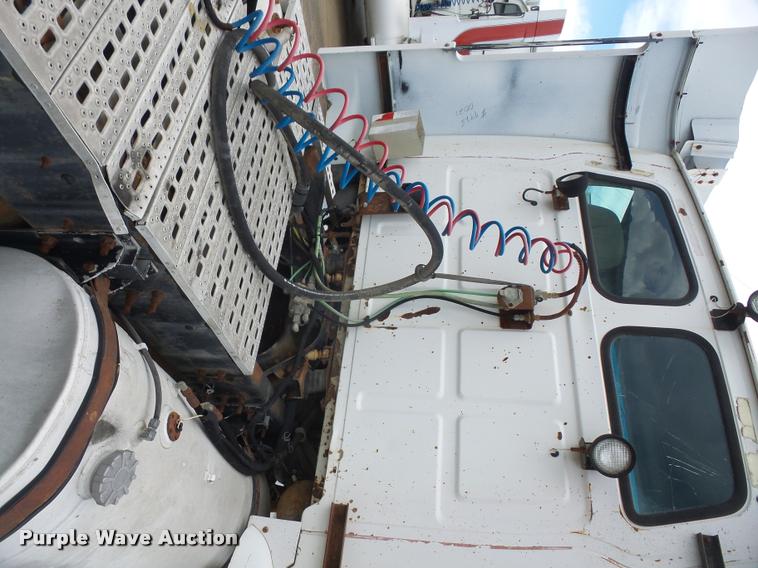 image for item DA6343 1998 Ford AT9513 Aeromax 113 semi truck