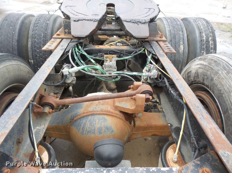 image for item DA6343 1998 Ford AT9513 Aeromax 113 semi truck