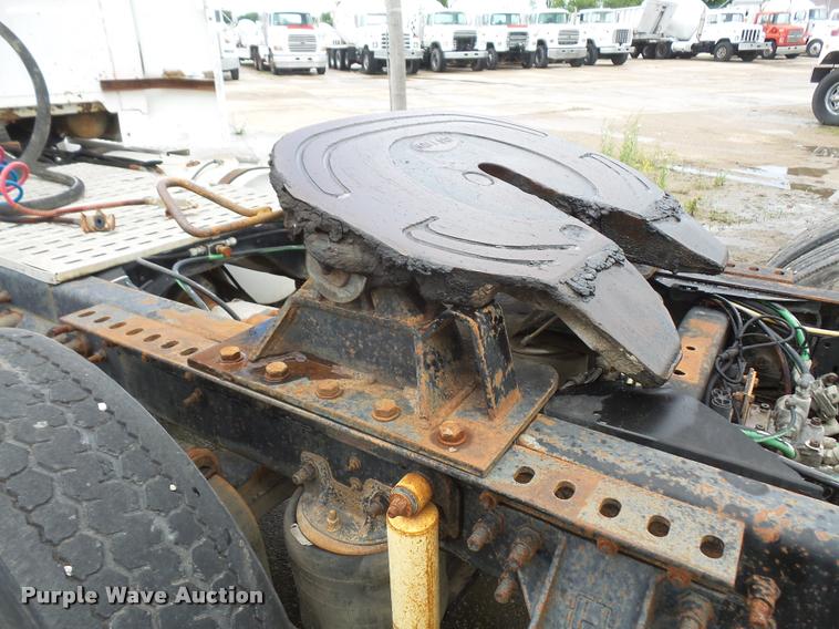 image for item DA6343 1998 Ford AT9513 Aeromax 113 semi truck