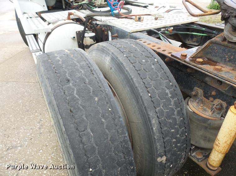 image for item DA6343 1998 Ford AT9513 Aeromax 113 semi truck