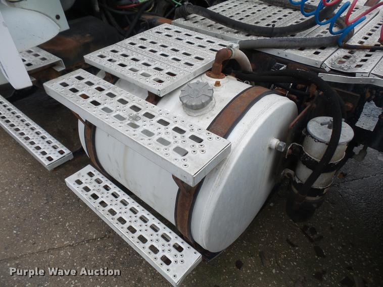 image for item DA6343 1998 Ford AT9513 Aeromax 113 semi truck