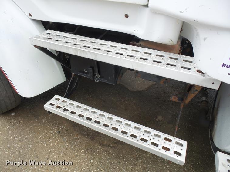 image for item DA6343 1998 Ford AT9513 Aeromax 113 semi truck