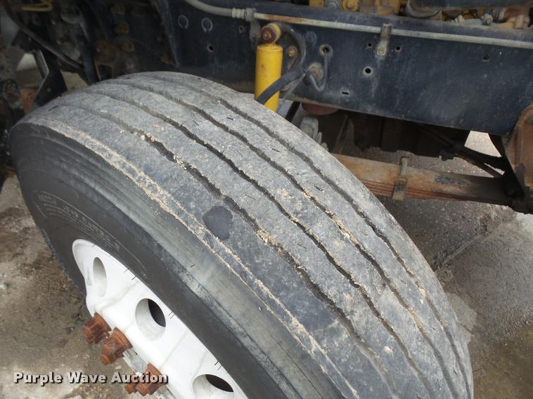 image for item DA6343 1998 Ford AT9513 Aeromax 113 semi truck