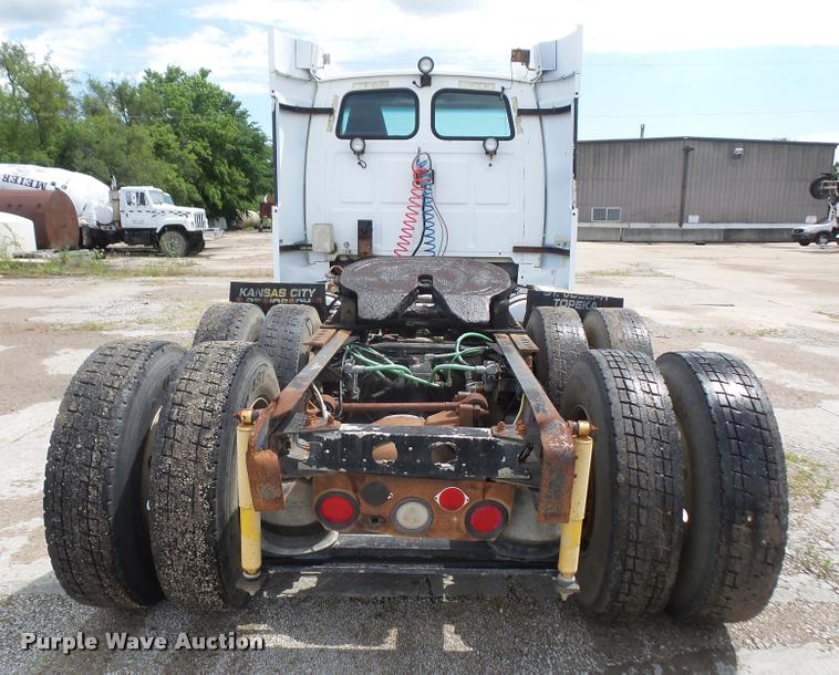 image for item DA6344 1998 Ford AT9513 Aeromax 113 semi truck