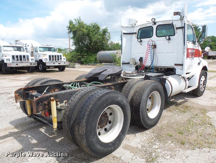 image for item DA6344 1998 Ford AT9513 Aeromax 113 semi truck