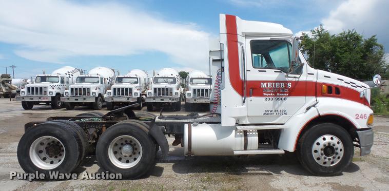 image for item DA6344 1998 Ford AT9513 Aeromax 113 semi truck