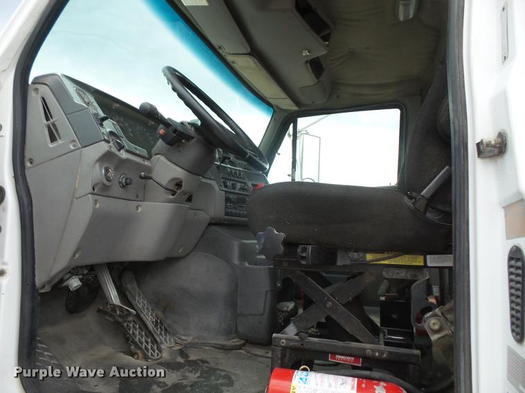 image for item DA6344 1998 Ford AT9513 Aeromax 113 semi truck