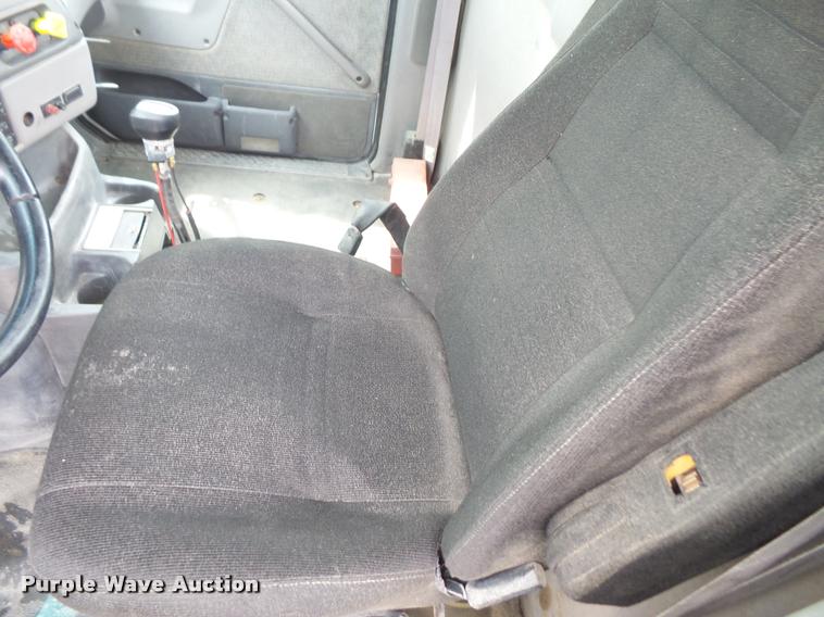 image for item DA6344 1998 Ford AT9513 Aeromax 113 semi truck