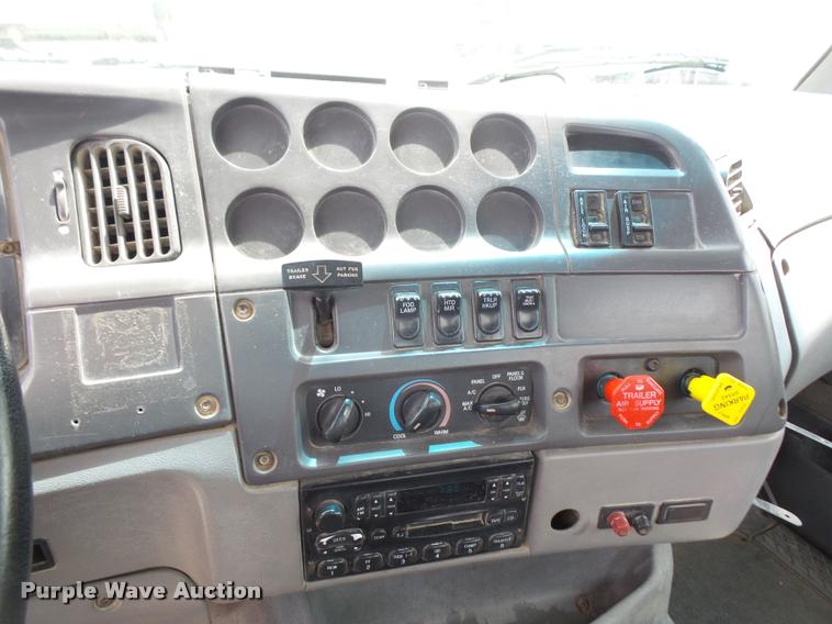 image for item DA6344 1998 Ford AT9513 Aeromax 113 semi truck