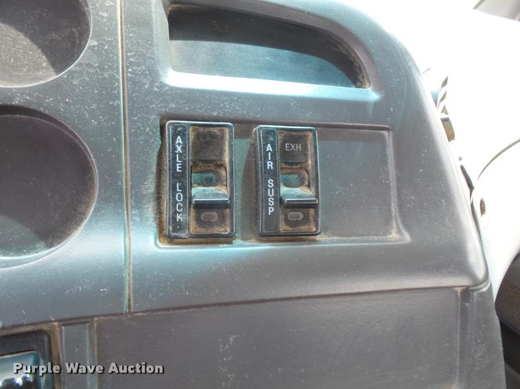 image for item DA6344 1998 Ford AT9513 Aeromax 113 semi truck