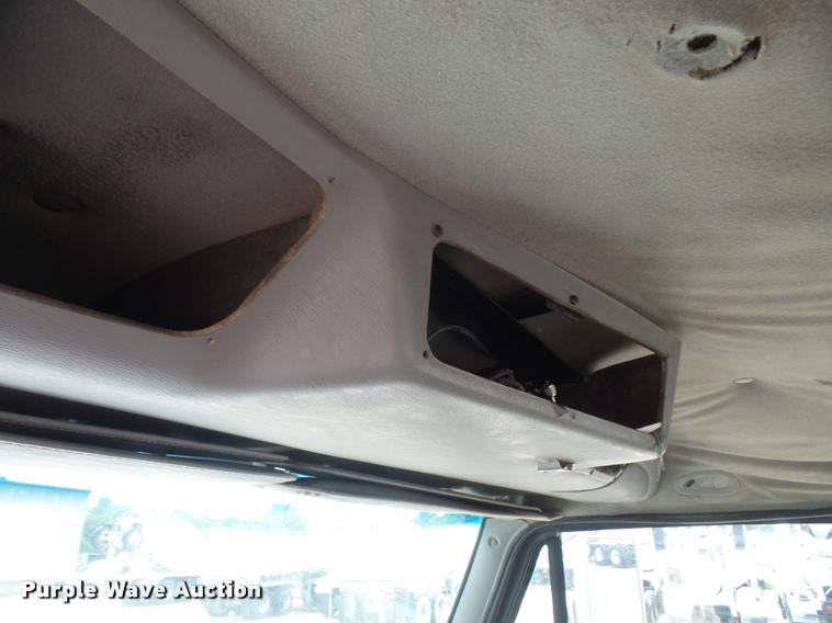 image for item DA6344 1998 Ford AT9513 Aeromax 113 semi truck