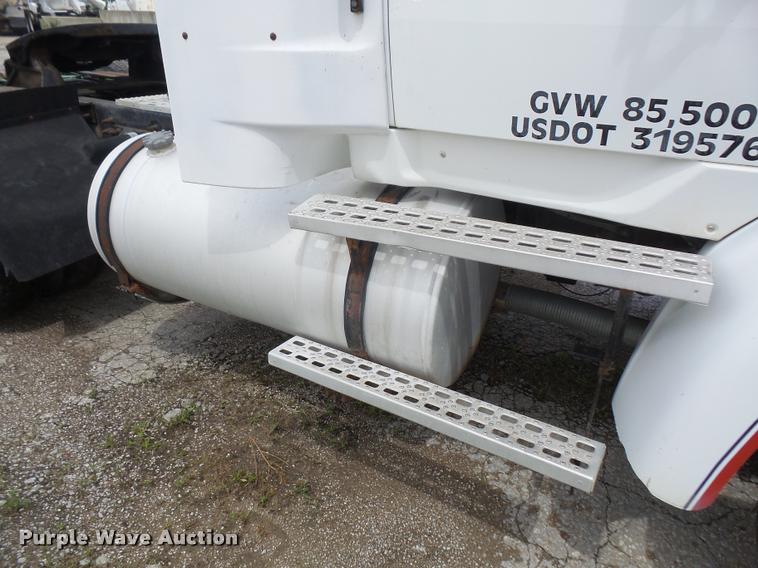 image for item DA6344 1998 Ford AT9513 Aeromax 113 semi truck