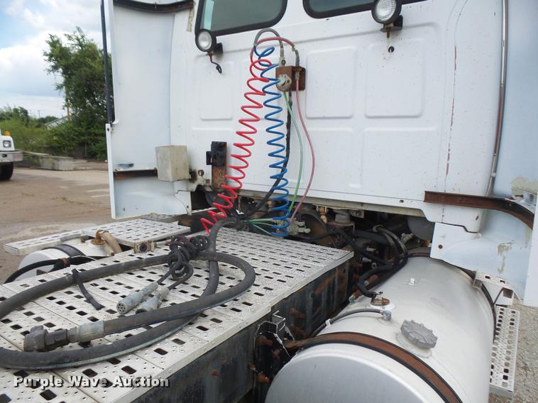 image for item DA6344 1998 Ford AT9513 Aeromax 113 semi truck