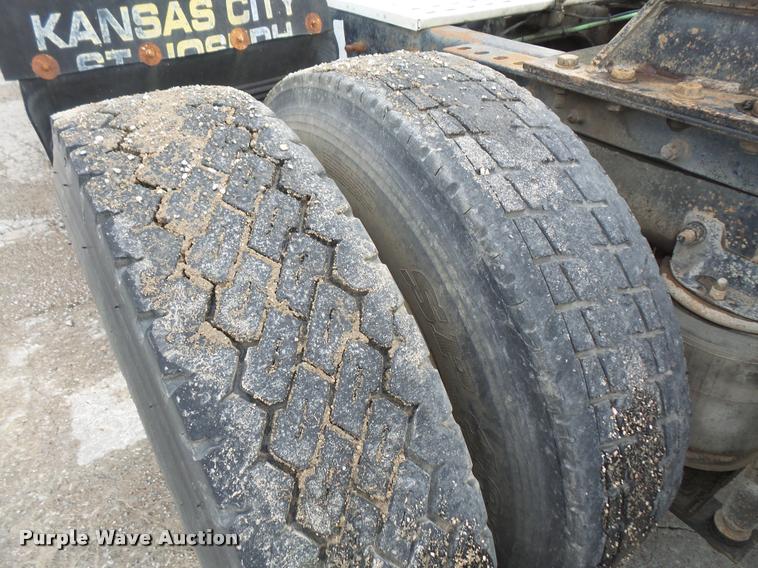 image for item DA6344 1998 Ford AT9513 Aeromax 113 semi truck