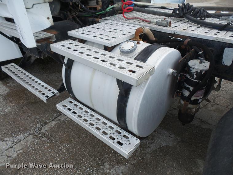 image for item DA6344 1998 Ford AT9513 Aeromax 113 semi truck