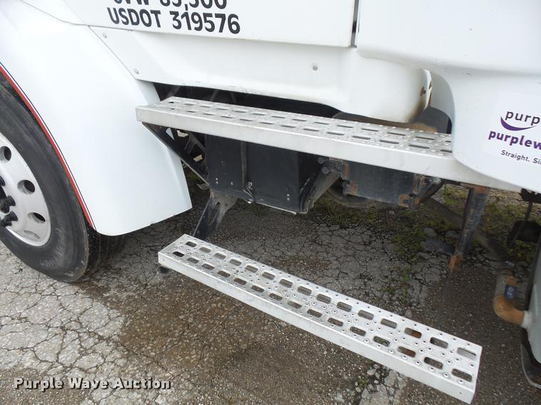 image for item DA6344 1998 Ford AT9513 Aeromax 113 semi truck