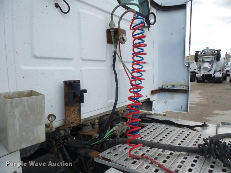 image for item DA6344 1998 Ford AT9513 Aeromax 113 semi truck