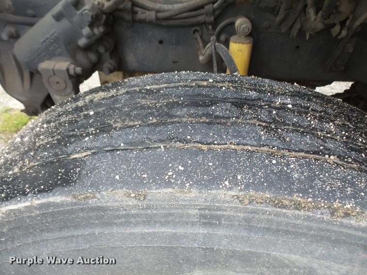 image for item DA6344 1998 Ford AT9513 Aeromax 113 semi truck